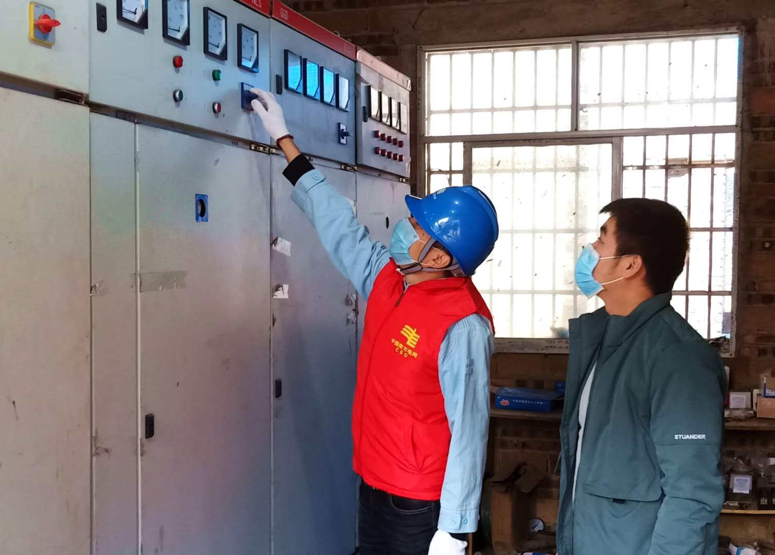 平塘供電局：主動(dòng)走訪現(xiàn)場(chǎng)辦公，助推企業(yè)有序復(fù)工