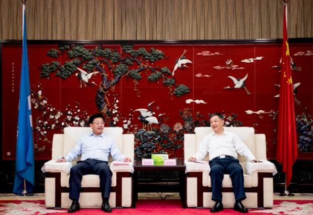 溫樞剛會(huì)見云南能投集團(tuán)黨委書記、董事長(zhǎng)段文泉