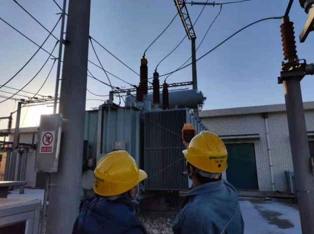 國網(wǎng)萊州市供電公司全力應(yīng)對寒潮天氣，保障群眾溫暖度冬