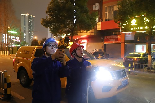 國網(wǎng)寧波市鄞州區(qū)供電：夜間特巡測溫線路，保障安全可靠供電