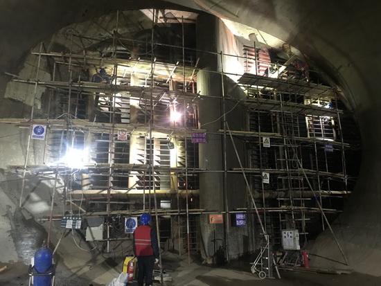 國網(wǎng)劉家峽水電廠7、8號機(jī)組進(jìn)水口攔污柵補(bǔ)焊打磨修復(fù)順利完成