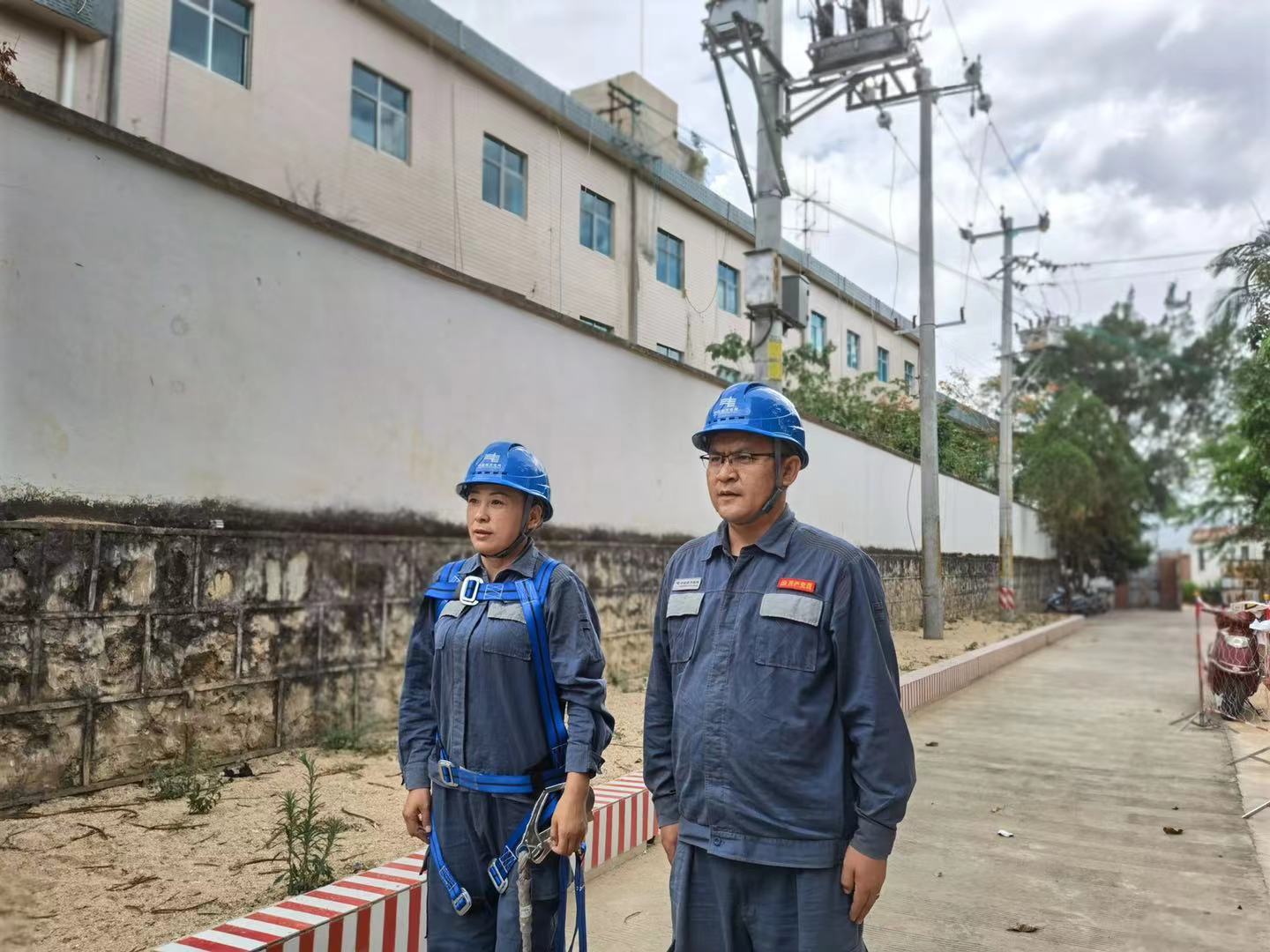 臨滄云縣供電局黨員帶頭開展崗評(píng)，促員工技能快速提升