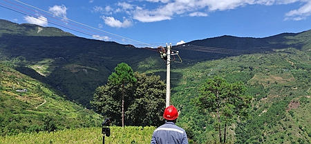 鳳慶供電局新華供電所供電火力全開，助力當地烤煙產業(yè) 穩(wěn)定發(fā)展