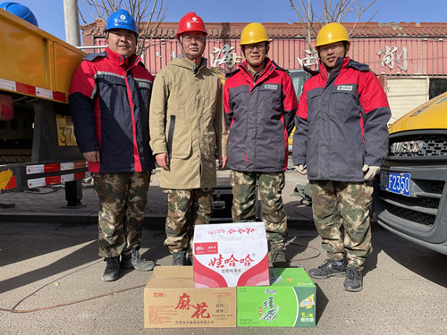 烏海電業(yè)局配電帶電作業(yè)處助力“煤改電”，送溫暖進(jìn)現(xiàn)場