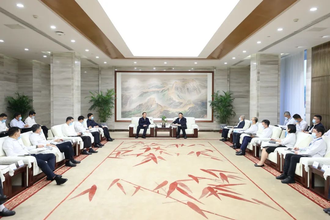 國家電網(wǎng)公司董事長、黨組書辛保安與東方電氣集團董事長俞培根、總經(jīng)理徐鵬會談