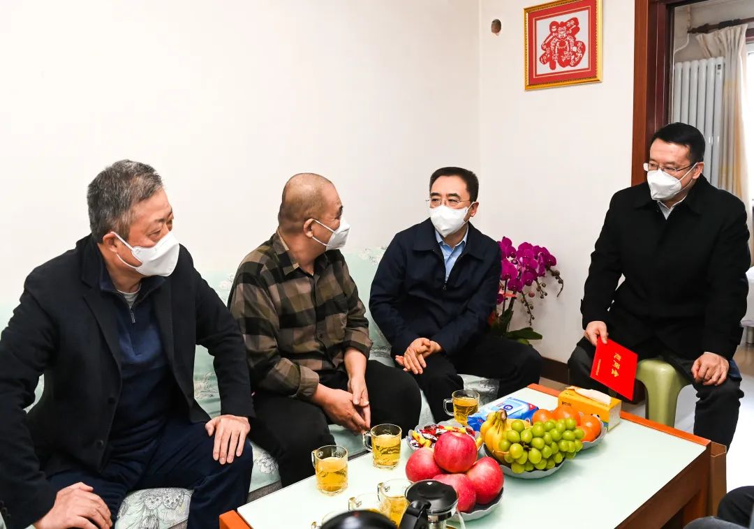 鄒磊、劉明勝走訪慰問退休老領(lǐng)導(dǎo)、勞模遺屬、困難黨員群眾