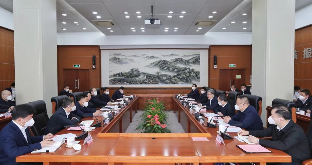 中核集團(tuán)黨組書記、董事長(zhǎng)余劍鋒與遼寧省委書記郝鵬、省長(zhǎng)李樂成會(huì)談