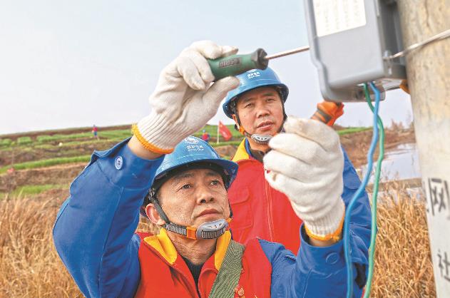 四川通江護航春灌用電，60支服務(wù)隊奔走田間