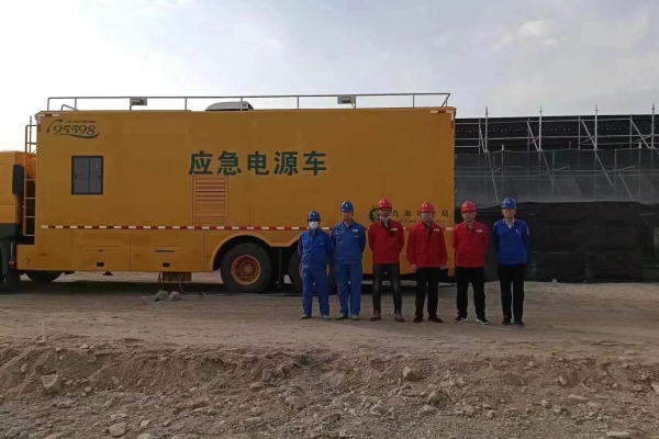 烏海市千里山供電公司：保電路上，我們一直在