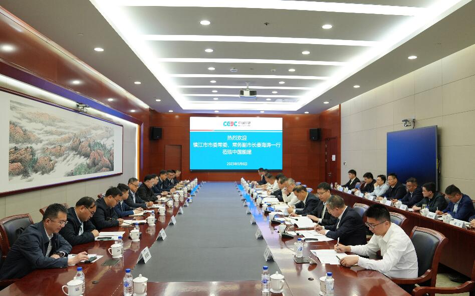 中國能建黨委常委、副總經(jīng)理吳云與鎮(zhèn)江市委常委、常務副市長秦海濤會談