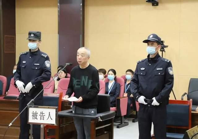 甘肅電投集團(tuán)原副總經(jīng)理蔣曉立受賄、國有公司人員濫用職權(quán)、非法持有槍支案一審公開開庭審理