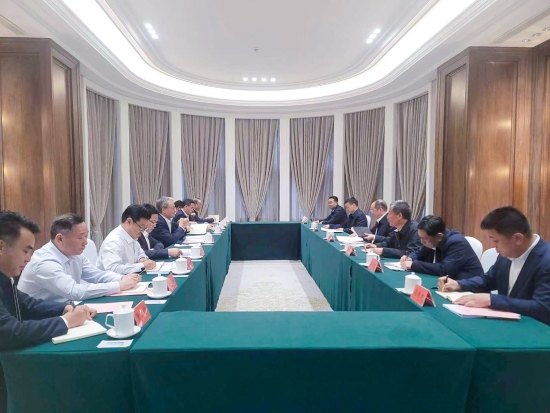 中國(guó)電建黨委副書記、總經(jīng)理王斌與黑龍江省常務(wù)副省長(zhǎng)王一新舉行會(huì)談