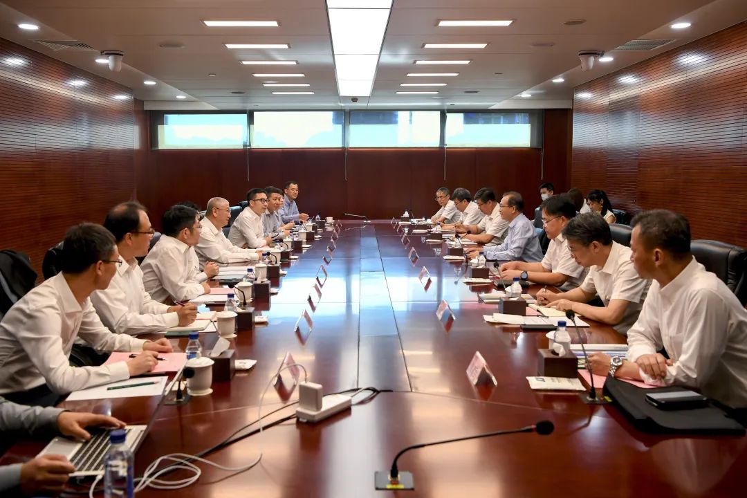 華電集團(tuán)黨組書記、董事長(zhǎng)江毅會(huì)見隆基綠能總裁李振國(guó)