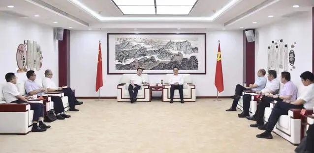 漯河市委書記秦保強、市長黃鈁會見中國電建華中區(qū)總部黨委書記、總經(jīng)理蹇尚友一行