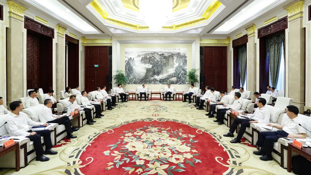 中國(guó)華電黨組書記、董事長(zhǎng)江毅拜會(huì)貴州省委書記徐麟、省長(zhǎng)李炳軍