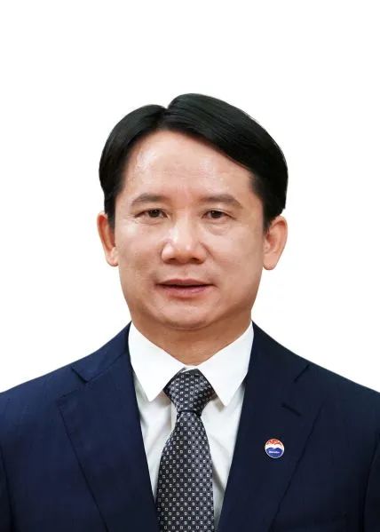 曾任貴州省能源局黨組書記、局長 丁雄軍當(dāng)選中國貴州茅臺(tái)酒廠(集團(tuán))黨委書記