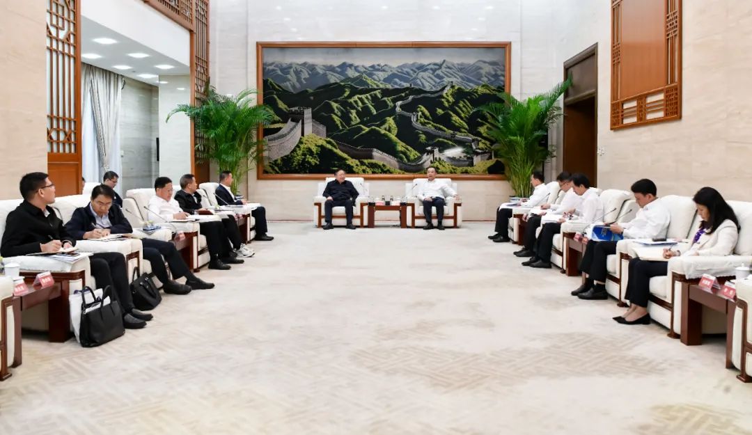 大唐集團(tuán)有限公司黨組書記、董事長鄒磊與廣西壯族自治區(qū)國資委黨委書記秦如培會談