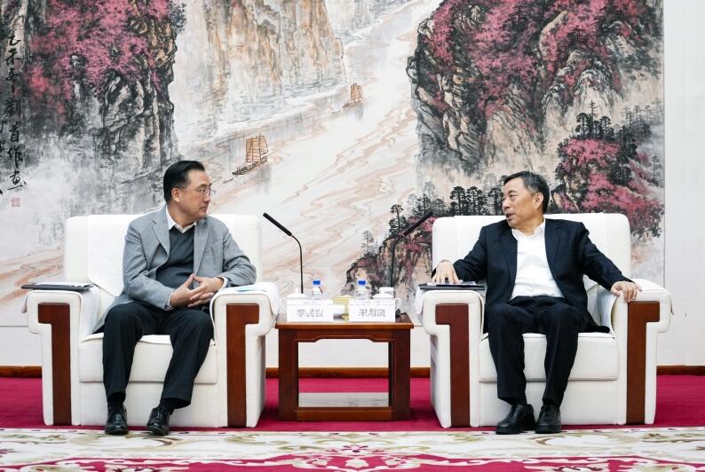 中國(guó)能建黨委書記、董事長(zhǎng)宋海良與華夏銀行黨委書記、董事長(zhǎng)李民吉會(huì)談