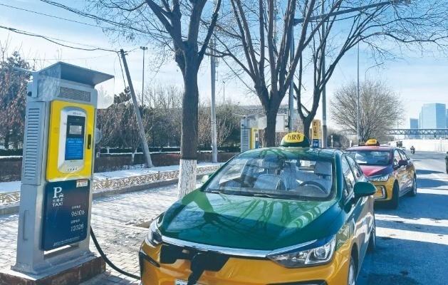 一天去四趟換電站，新能源出租車“不抗凍”怎么開
