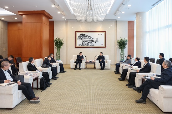 溫樞剛鄧建玲會(huì)見(jiàn)中廣核集團(tuán)董事長(zhǎng)楊長(zhǎng)利、總經(jīng)理高立剛