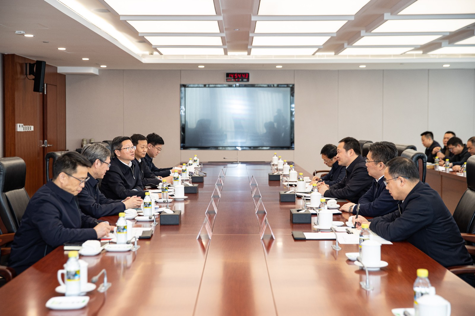 國家能源集團(tuán)公司總經(jīng)理、黨組副書記余兵會見上饒市委書記陳云