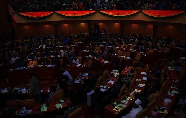 英媒：加納議會欠電費，電力公司拉閘打斷國情咨文