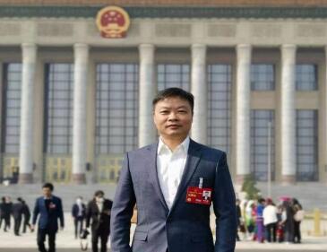【兩會(huì)好聲音】全國(guó)人大代表、小鵬汽車(chē)董事長(zhǎng)何小鵬：探索限定場(chǎng)景無(wú)人駕駛法規(guī)，助力車(chē)網(wǎng)融合和低空經(jīng)濟(jì)騰飛