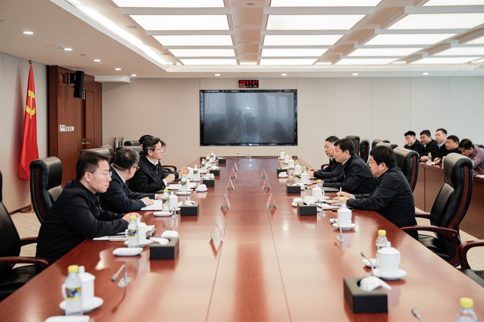 國家能源集團(tuán)總經(jīng)理、黨組副書記余兵會(huì)見衡水市委副書記、市長董曉航