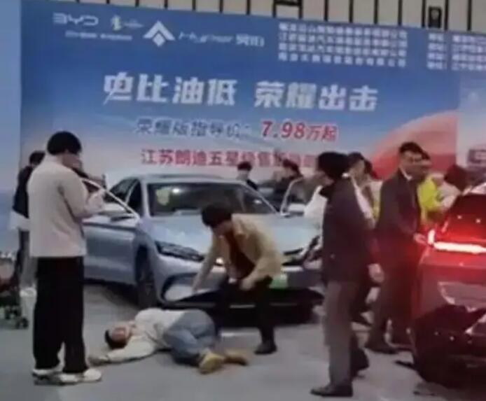 突然啟動!參展車撞傷5人，車企最新回應