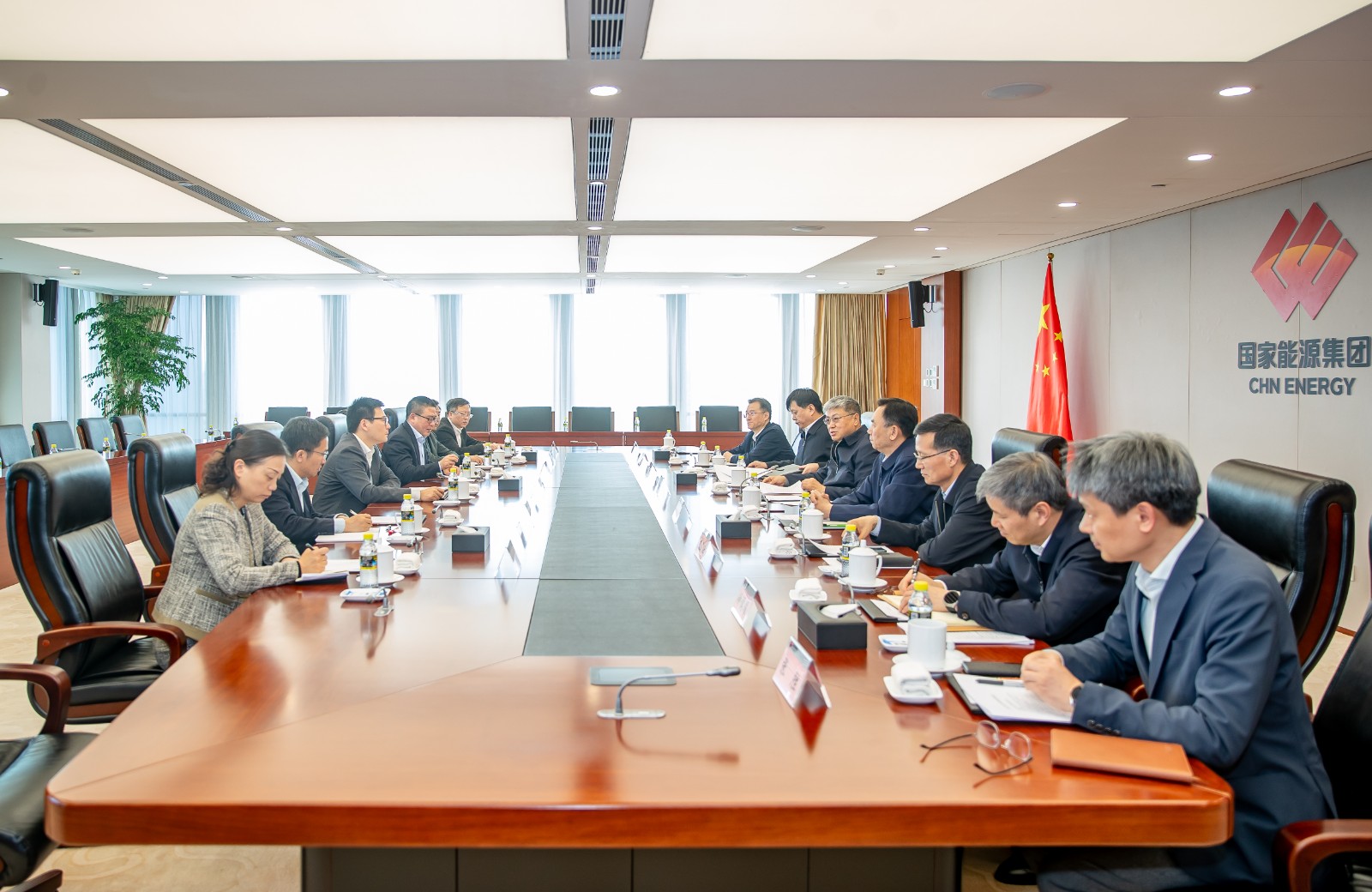 國家能源集團黨組書記、董事長劉國躍會見上海電氣集團黨委書記、董事長吳磊