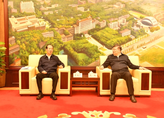 中國電建黨委書記、董事長丁焰章與華中科技大學(xué)校長尤政會談