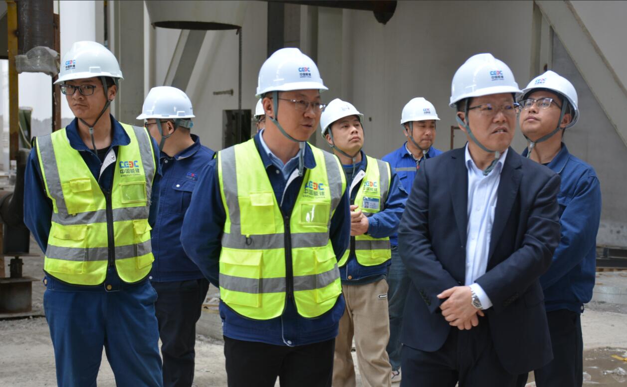 中國能建建筑集團黨委副書記、總經(jīng)理羅耕能到正寧百萬項目指導調(diào)研