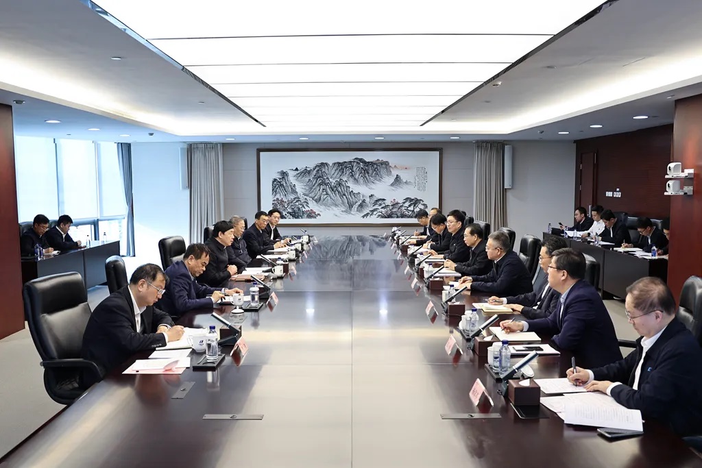 華電集團(tuán)董事長江毅、總經(jīng)理葉向東與國家電網(wǎng)董事長、黨組書記張智剛會(huì)談