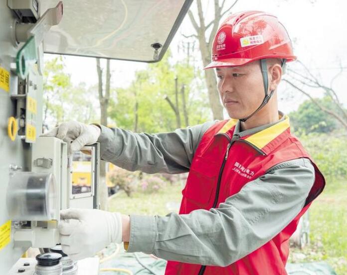 賀彪：星城萬(wàn)家燈火，“帶電護(hù)衛(wèi)”用心守候