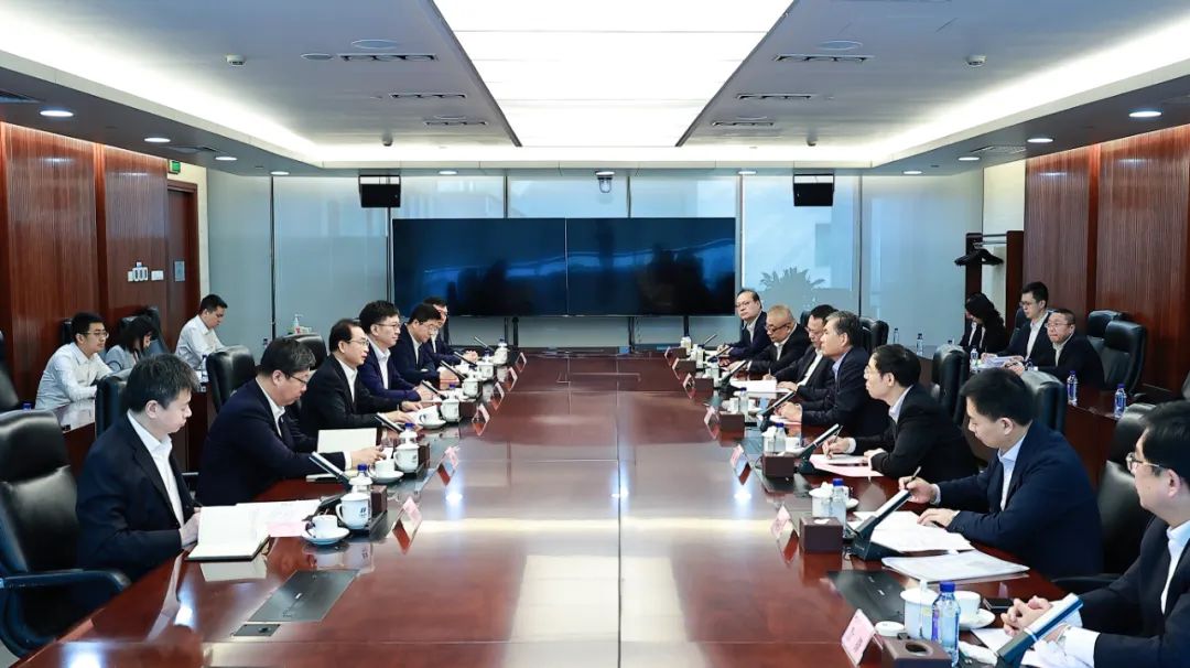 華電集團黨組書記、董事長江毅與中國太平保險集團黨委書記、董事長王思東舉行會談