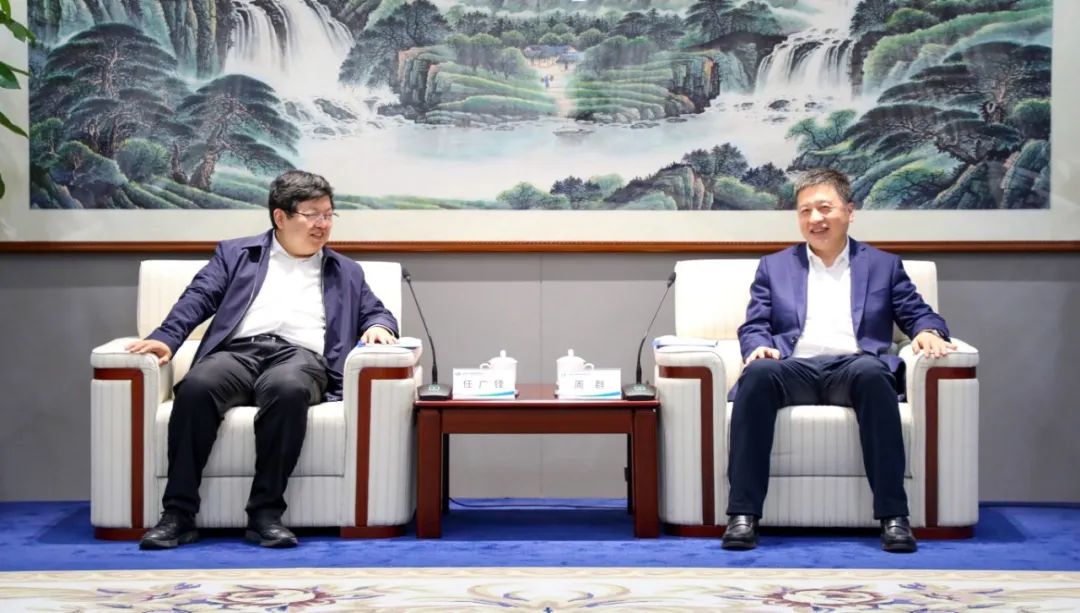 中國電氣裝備黨委副書記、總經(jīng)理周群會見濟南市副市長任廣鋒