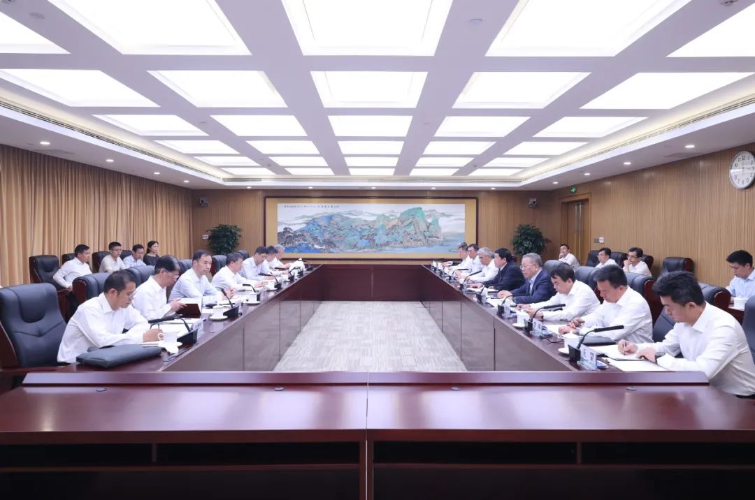 國家能源局黨組書記、局長章建華赴國家電網(wǎng)公司調(diào)研迎峰度夏電力保供工作