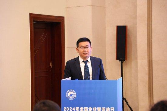 2023年中國新能源汽車銷量達(dá)950萬輛，在新能源汽車領(lǐng)域全球領(lǐng)先