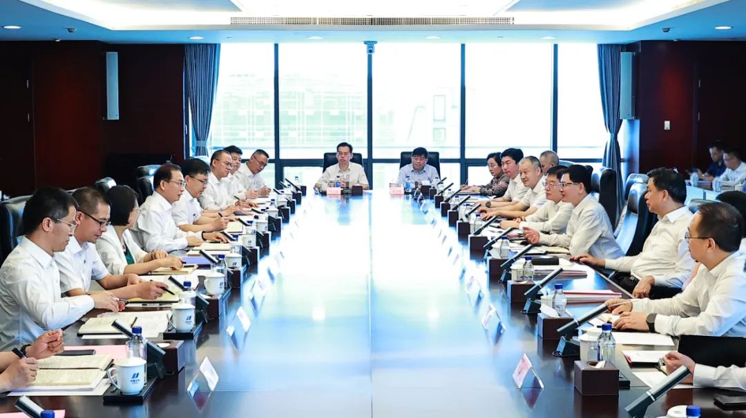 華電集團(tuán)黨組書記、董事長江毅與廣西壯族自治區(qū)主席藍(lán)天立會(huì)談