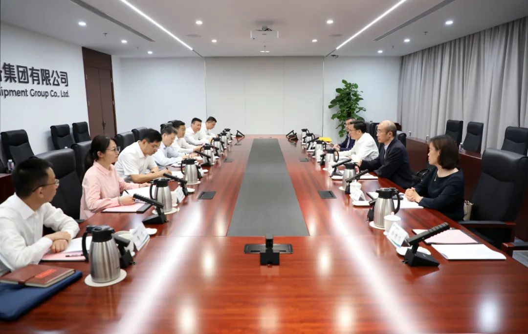 中國電氣裝備黨委副書記、總經(jīng)理周群會見上海市經(jīng)信委副主任湯文侃