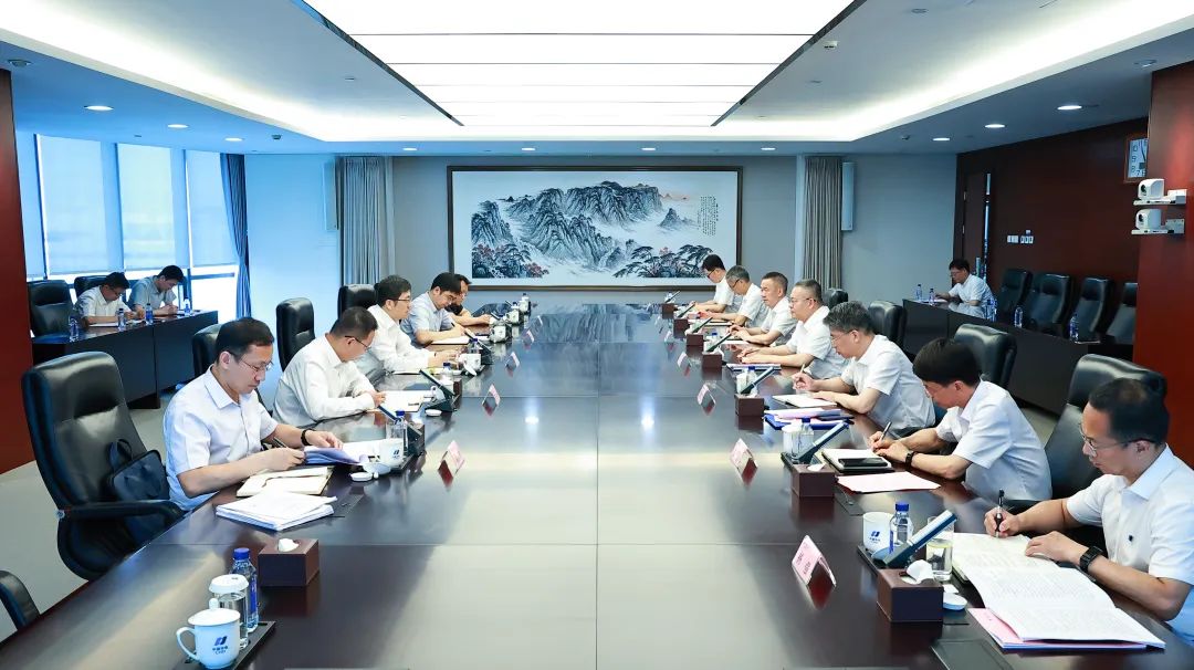 國(guó)家能源局黨組成員、副局長(zhǎng)何洋到中國(guó)華電開(kāi)展專題調(diào)研