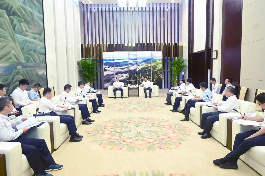 中國電建黨委書記、董事長丁焰章與國家電投黨組書記、董事長劉明勝會談