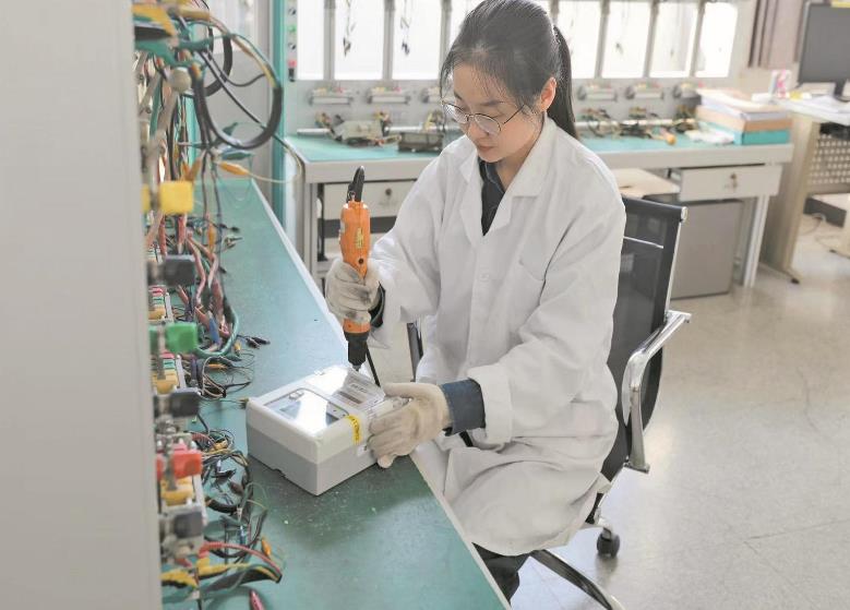 謝超：十年如一日，專和電能表“較真”