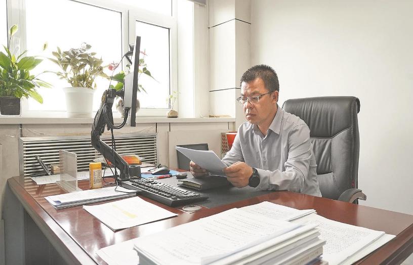 張忠鋒：為三江源頭百姓富裕、生態(tài)美好探索奔忙