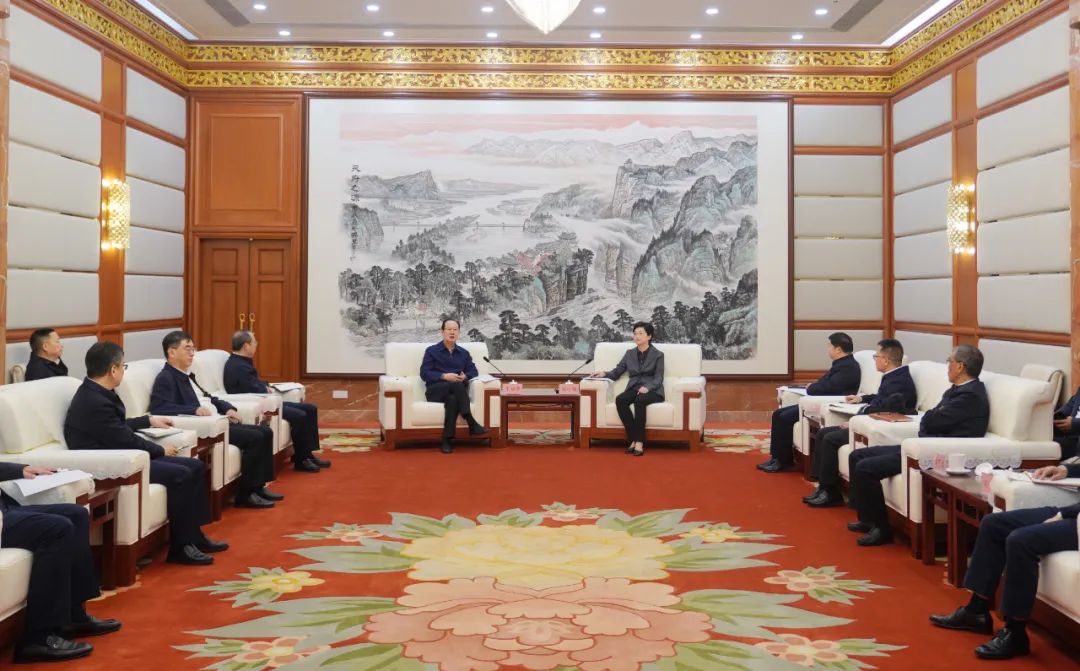 中國(guó)電建黨委書記、董事長(zhǎng)丁焰章拜會(huì)四川省委副書記、省長(zhǎng)施小琳