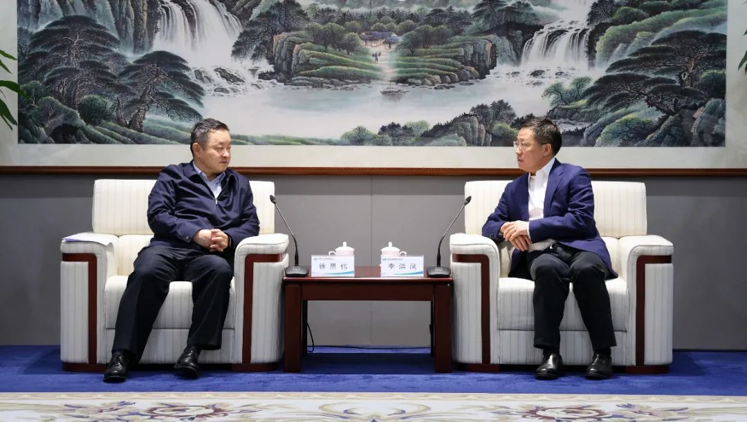 中國(guó)電氣裝備黨委書記、董事長(zhǎng)李洪鳳會(huì)見中國(guó)國(guó)新黨委書記、董事長(zhǎng)徐思偉