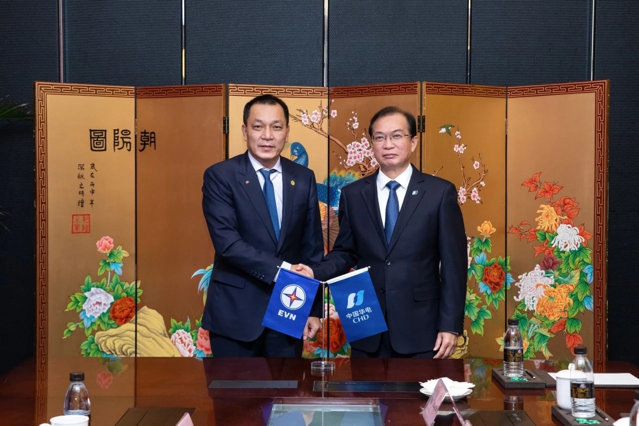 華電集團黨組書記、董事長江毅與越南電力集團董事長鄧黃安舉行會談