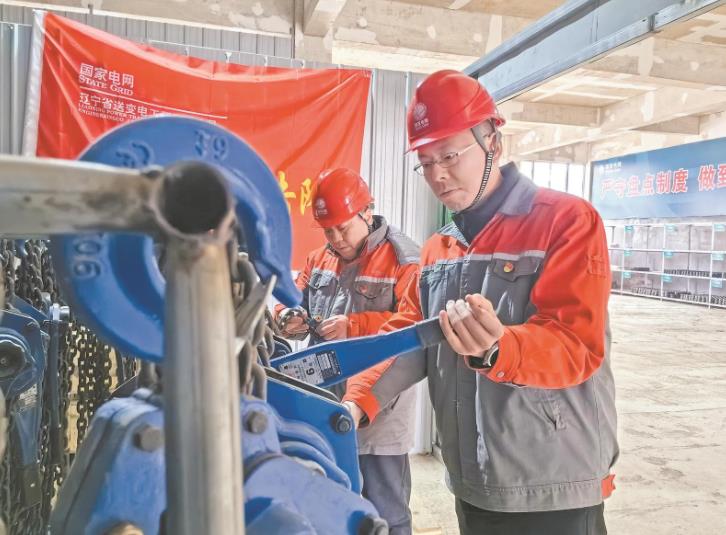 李俊鵬：走南闖北建電網(wǎng)，施工細(xì)節(jié)見真章