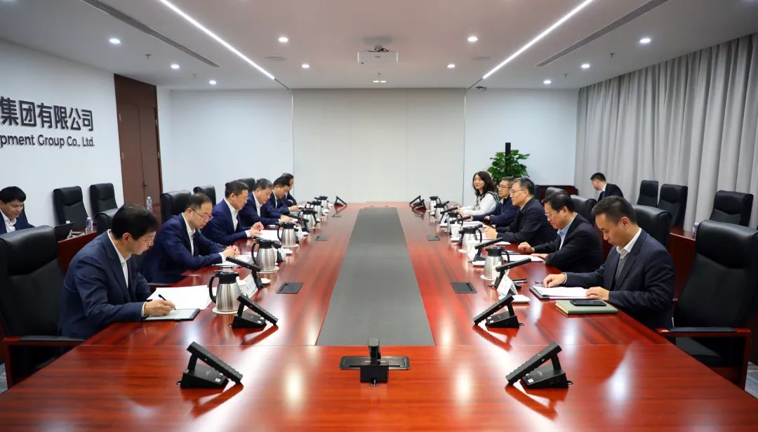 中國電氣裝備董事長李洪鳳、總經(jīng)理周群會(huì)見佛山市委書記唐屹峰