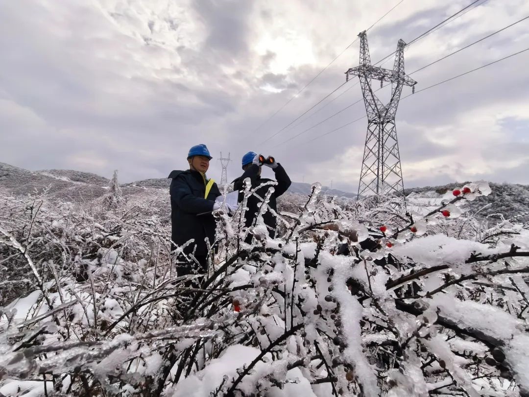 南方電網(wǎng)科技抗冰 讓冰雪“看得見(jiàn)、除得掉、防得住”